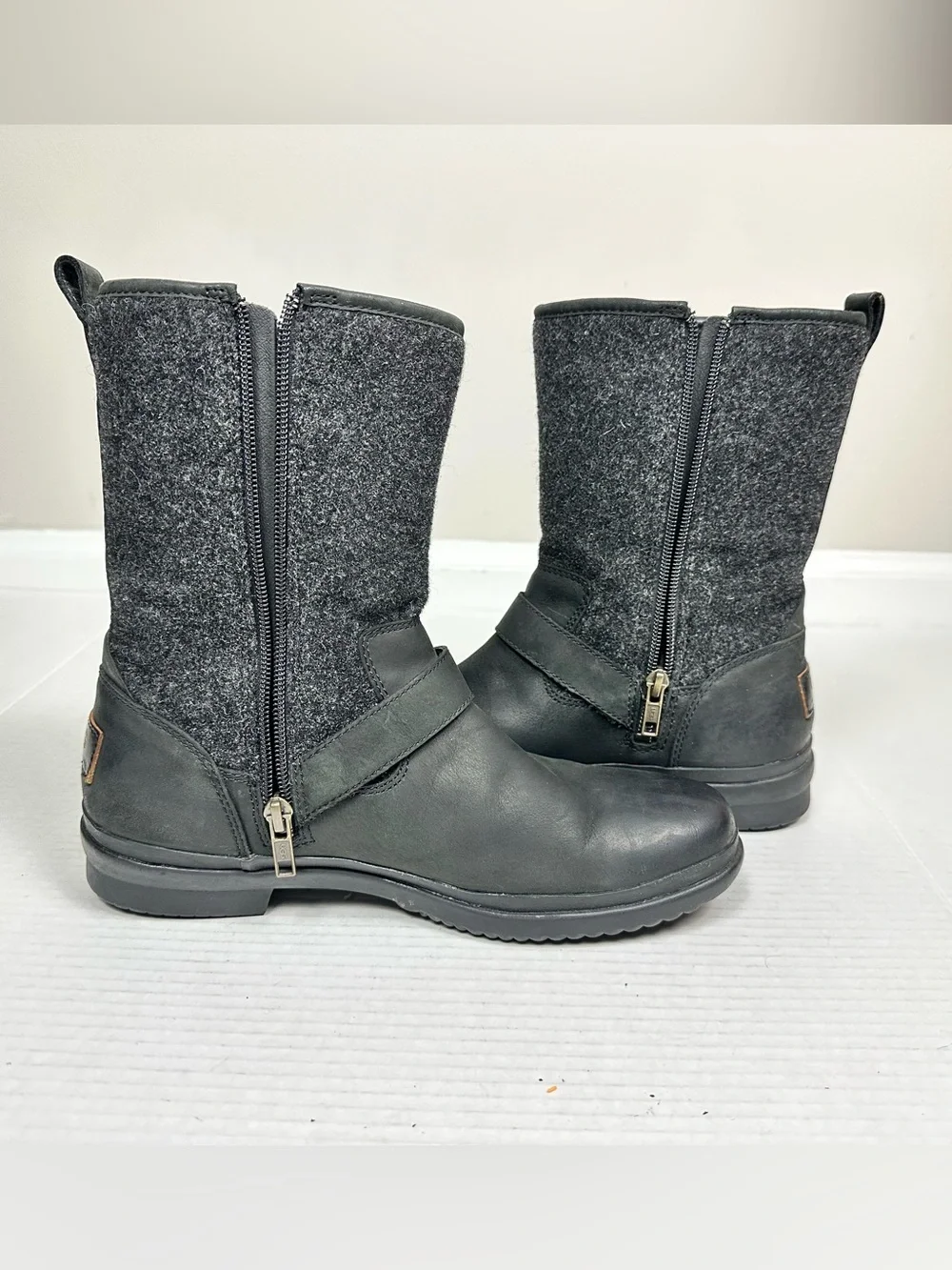 UGG Women's Robbie Mid-Calf Boots Size US 8.5